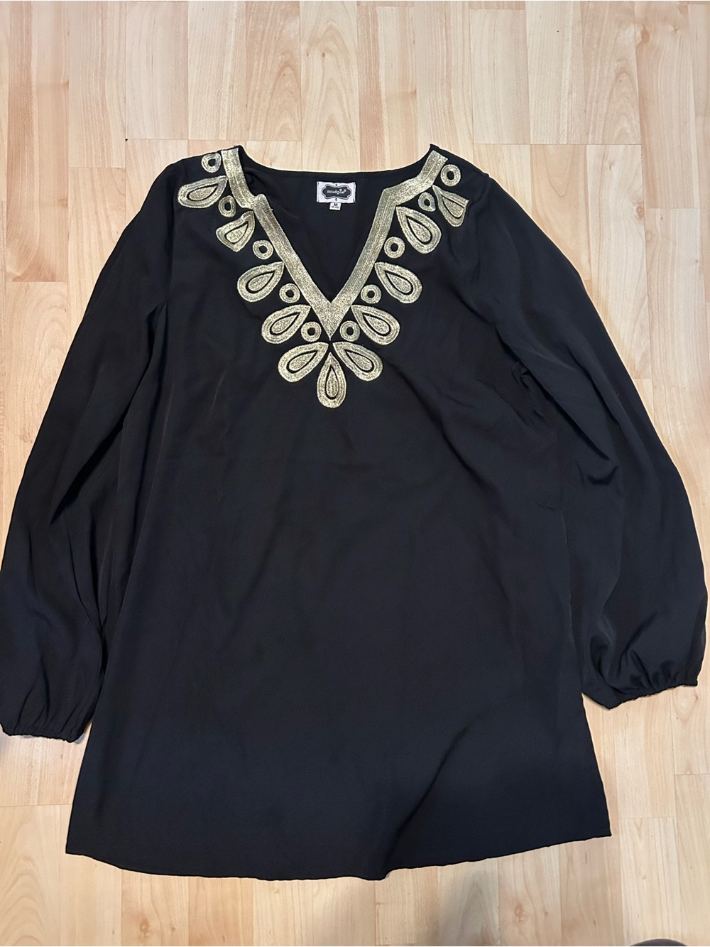 Mud pie embroidered tunic Medium Women’s